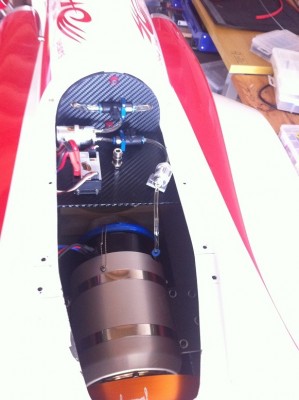 IMG_0195.jpg (122.17 Kio) Consulté 3663 fois Platine réacteur avec la pompe, l'ECU, les deux robinets (remplissage et coupe feu) et le filtre.