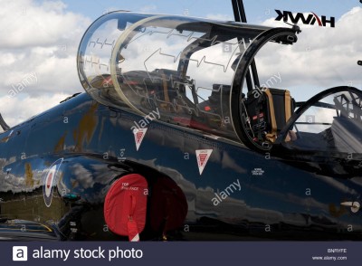 cockpit-of-bae-systems-hawk-jet-trainer-at-farnborough-international-BNRYFE.jpg