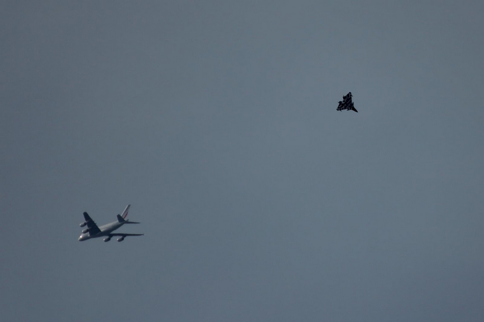 A380 et T22 Warrior.jpg